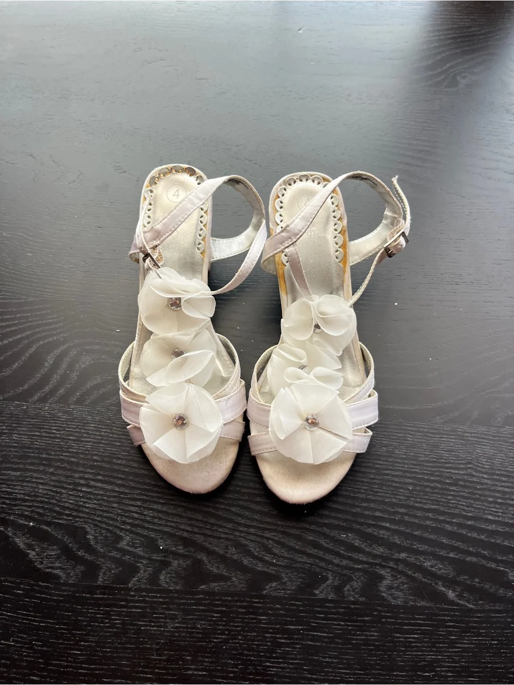 Cherokee White Faux Silk Flower Rhinestone Block Heel Sandals Dress Shoes Size 4